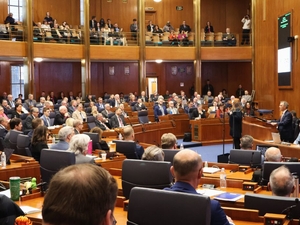 Gov. Armstrong, lawmakers eye special session on kratom ban, Military Gallery funding