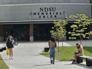 North Dakota college enrollment stable