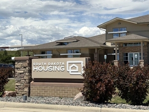 South Dakota board advances rules allowing $30 million in airport loans from housing fund