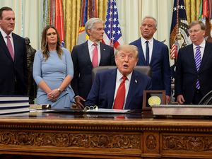 Trump ‘can make his own decisions,’ governor says after witnessing president’s rant about journalism