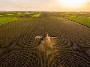 As temperatures get hotter, pesticides are more dangerous to farmworkers