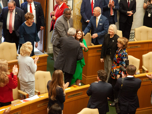 Arkansas governor says lawmakers must limit spending for tax cut session to occur 