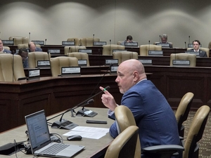 Arkansas lawmakers told helping inmates return to society will ease prison overcrowding