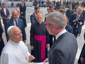 Illinois treasurer’s gift to Pope Leo? $8.65 of pontiff’s own money