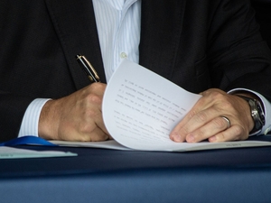 Pritzker signs laws regulating how social media platforms interact with children