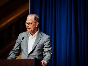 Governor touts shorter waits for Indiana professional licenses