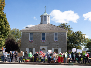Corydon protesters call on Hoosiers to vote early in latest anti-Trump ‘No Kings’ demonstration