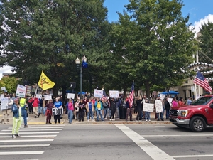 Lexington No Kings protest draws hundreds in effort to ‘activate people’ to vote early