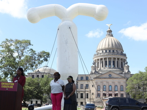 Group displays 20-foot IUD near Mississippi Capitol to advocate for contraception access