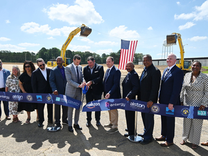 ‘When Amazon comes to town.’ Clinton and company host ribbon cutting for new data center 