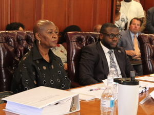 Charleston County school board member can stay in office after state probe, SC governor decides