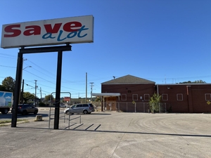 Food bank to open volunteer center in former Charleston grocery store