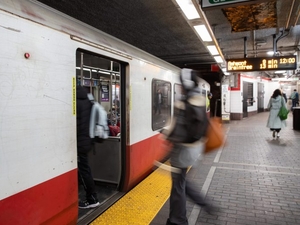 Slideshow mistake prompts T to disclose new delay to Red Line train procurement