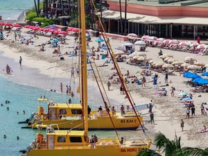 Fewer Tourists, But They’re Spending More. Is This What Hawaiʻi Wanted?