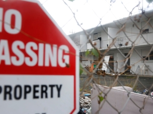 Derelict Mōʻiliʻili Property, Home To Squatters, Plagues Neighborhood