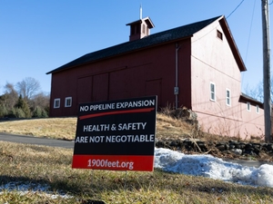 Advocates ramp up pressure on Lamont to reject pipelines, citing economic data