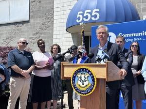 Lamont orders $300 grocery gift cards for residents losing SNAP