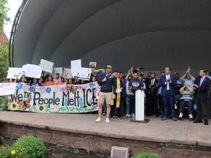 Murphy seeks answers from DHS on ICE operations, arrests in CT