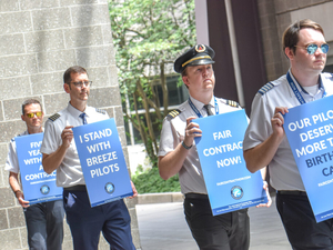 Breeze pilots picket at T.F. Green amid stalled union contract talks