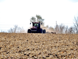 Warmer soil and a warmer, wet winter expected in Iowa with super El Niño