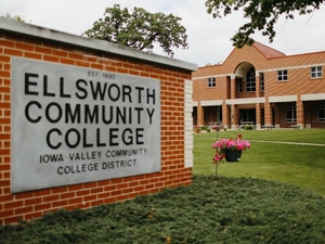 Iowa community colleges to use state grants for new regional career training centers