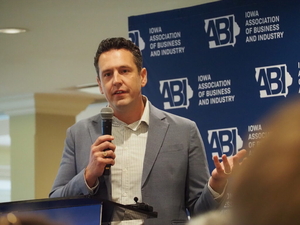Zach Lahn calls for state regulation of data centers, surveillance cameras