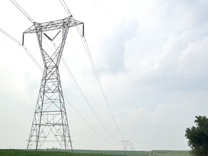 Iowa sets new transmission standards for noise, guy wires, field strength