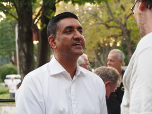 California U.S. Rep. Ro Khanna rallies with Iowa Democrats ahead of midterms