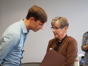 Kansas Gov. Laura Kelly rallies Iowa educators for Sand’s campaign