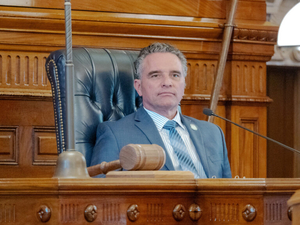 Kansas gubernatorial race descends into phase dominated by attacks and counterpunches