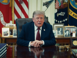 Trump calls on Kansans to vote early while promoting GOP candidate for governor