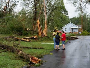 Kansas City groups band together in wake of surprise storm’s severe damage, slow government response