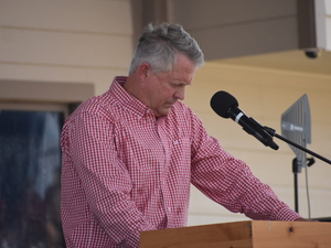 Roger Marshall keeps punching himself in the face. Kansans raise a bemused eyebrow.