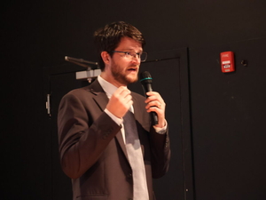 After primary debate falls through, Lawrence takes questions at Lansing town hall 