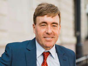 Klobuchar picks former Fergus Falls Mayor Ben Schierer as running mate