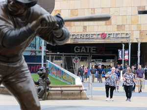 Union of 500 Target Field concessions workers announces strike