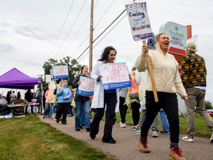 Unionized hospital doctors reach deal with Allina Health after historic 4-day strike