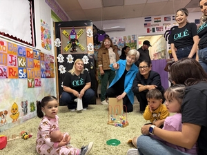 In New Mexico, US Sen. Elizabeth Warren praises universal childcare, Dem governor nominee Haaland