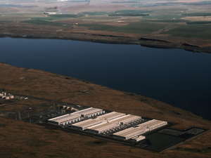 Democratic lawmakers propose three-year moratorium on new large data centers in Oregon
