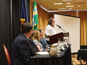 How should Oregon look to other states for economic prosperity? Some analysts are split 