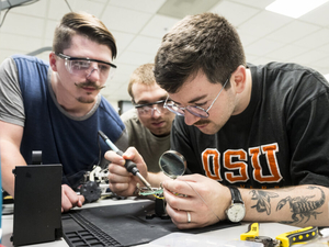 Oregon receives $15 million in federal funding to boost semiconductor industry