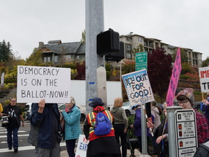 Oregonians urge early voting at statewide ‘No Kings’ protests ahead of election 