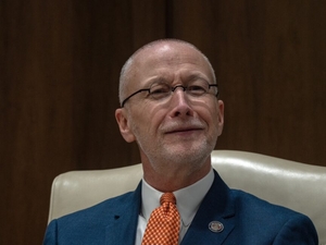 Stockard on the Stump: Congressional candidate says he’ll drop Chinese military stocks