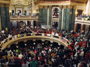 Appeals court overturns ruling declaring Act 10 unconstitutional