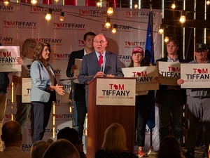 Tiffany seeks to distance himself from Trump, rising gas prices and the Iran War 