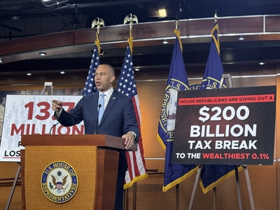 House Minority Leader Hakeem Jeffries holds a press conference May 13, 2025, at the U.S. Capitol in Washington, D.C. (Photo by Shauneen Miranda/States Newsroom)