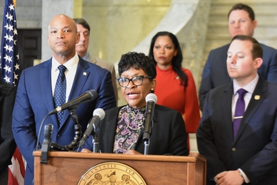 Jones steps down, ending historic era as House Speaker