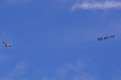 ‘Mess With Texas’: Plane banner brings Texas redistricting fight to Annapolis
