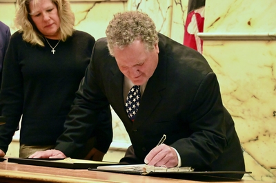 Senator Welcomesign House and Senate welcome newest members | News From The States