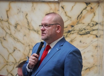 ‘No Kings Act’ passes committee, heads to full Senate for consideration